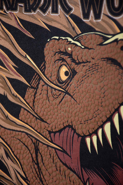 POLERA DE JURASSIC WORLD CAFÉ ESTAMPADA EN FRENTE PARA NIÑO