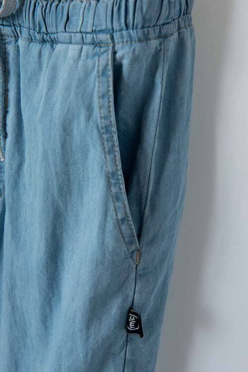 JOGGER DE MIC CON CORDÓN AZUL CLARO PARA NIÑA