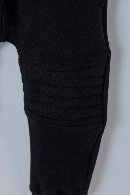 JOGGER LITTLEMIC CON CORDÓN NEGRO PARA BEBÉ NIÑO