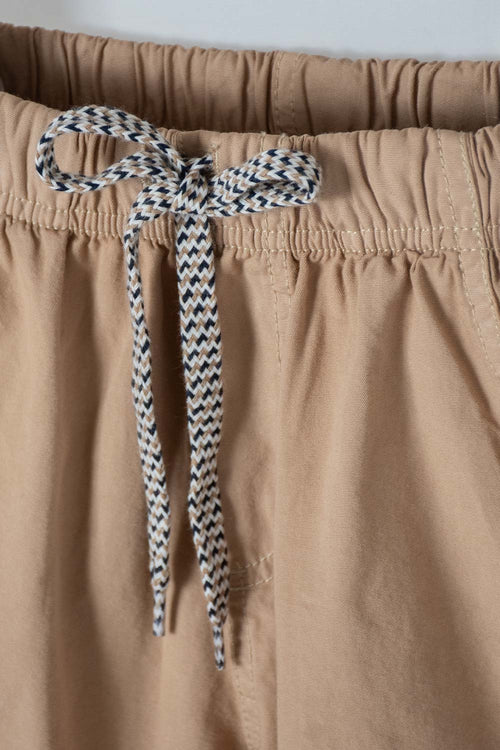 BERMUDA DE MIC CON CORDON CAKI PARA NIÑO