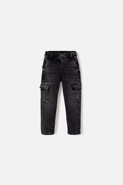 JEAN LITTLEMIC EN DENIM TONO OSCURO CON BOLSILLOS TIPO CARGO PARA NIÑO 2T A 5T