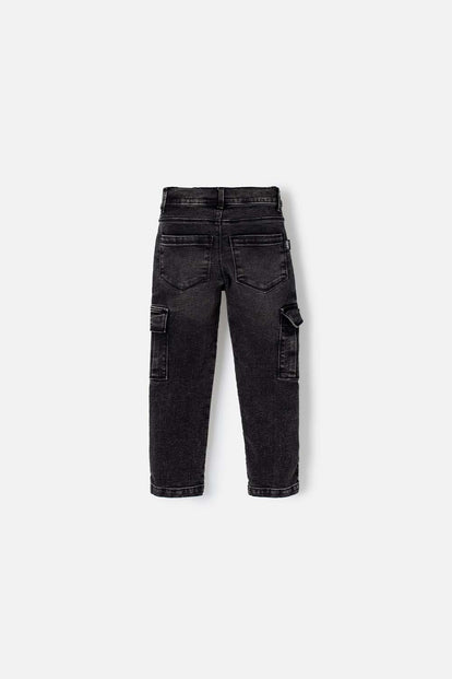 JEAN LITTLEMIC EN DENIM TONO OSCURO CON BOLSILLOS TIPO CARGO PARA NIÑO 2T A 5T