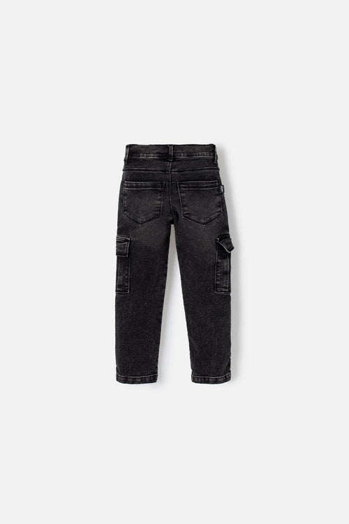 JEAN LITTLEMIC EN DENIM TONO OSCURO CON BOLSILLOS TIPO CARGO PARA NIÑO 2T A 5T
