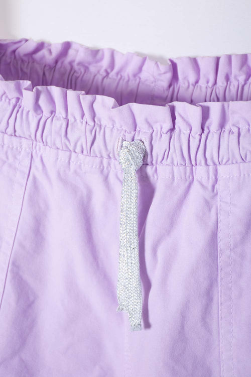 SHORT DE MIC CON CORDÓN MORADO PARA NIÑA