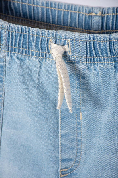 SHORT DE MIC CON CORDÓN AZUL PARA NIÑA