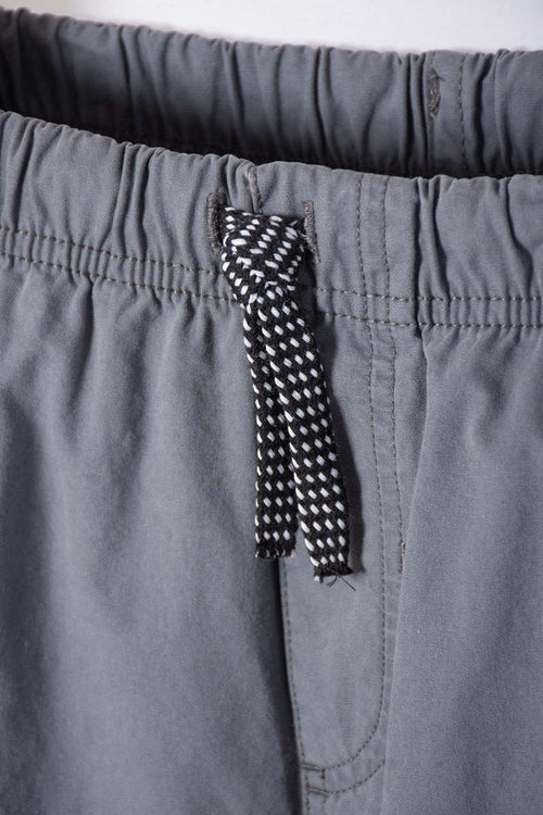 BERMUDA DE MIC CON CORDÓN GRIS PARA NIÑO